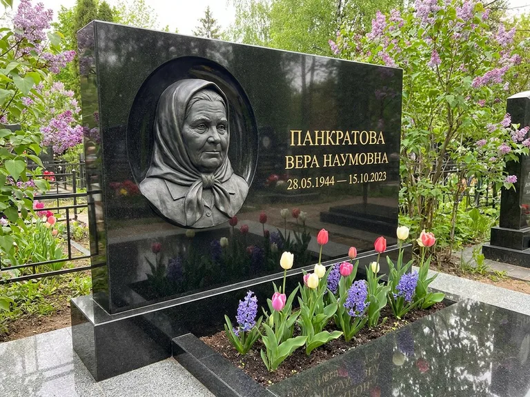 Памятник с барельефом — выполненная работа 26 в Калининграде