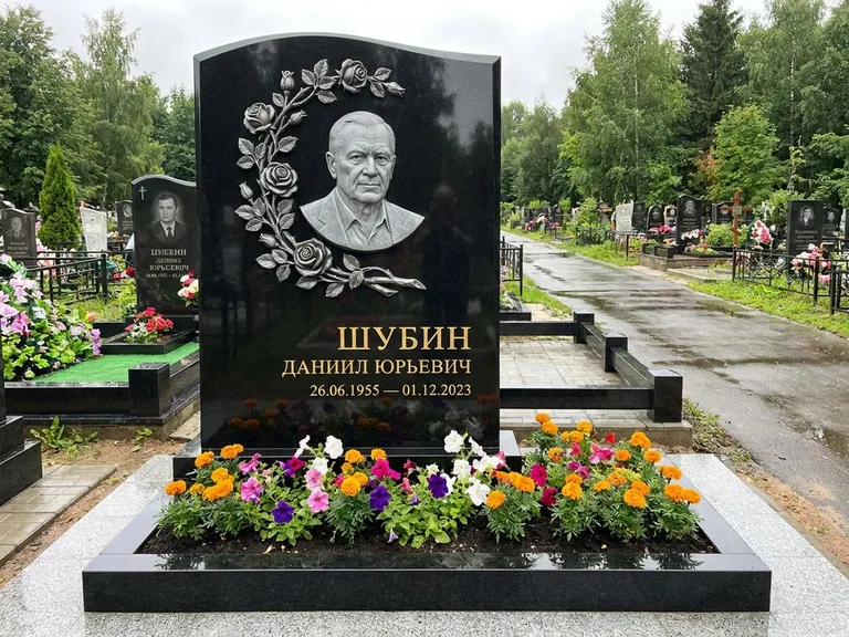 Памятник с барельефом — выполненная работа 34 в Калининграде