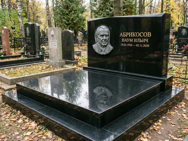 Памятник с барельефом — выполненная работа 37 в Калининграде