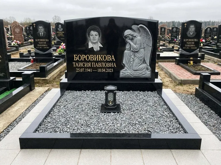 Памятник с барельефом — выполненная работа 38 в Калининграде