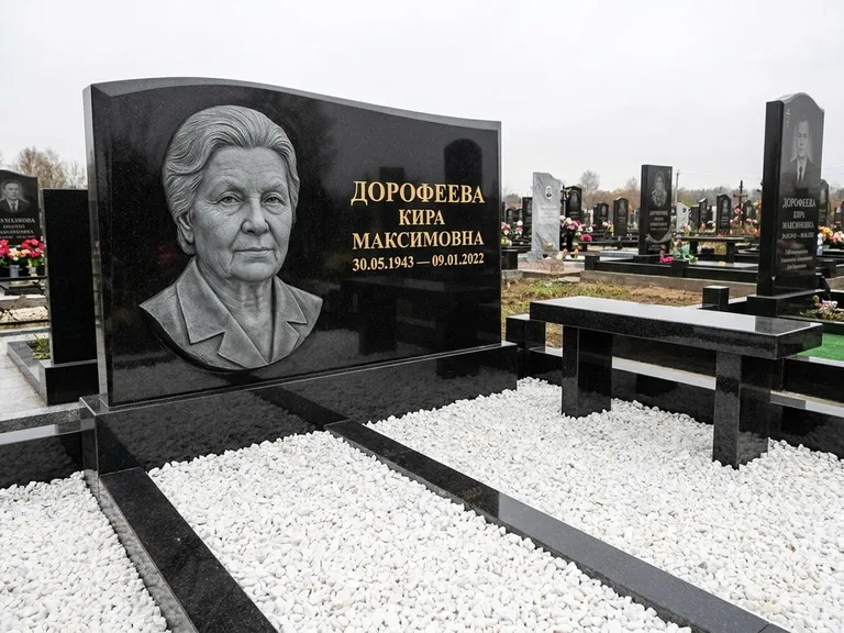Памятник с барельефом — выполненная работа 41 в Калининграде