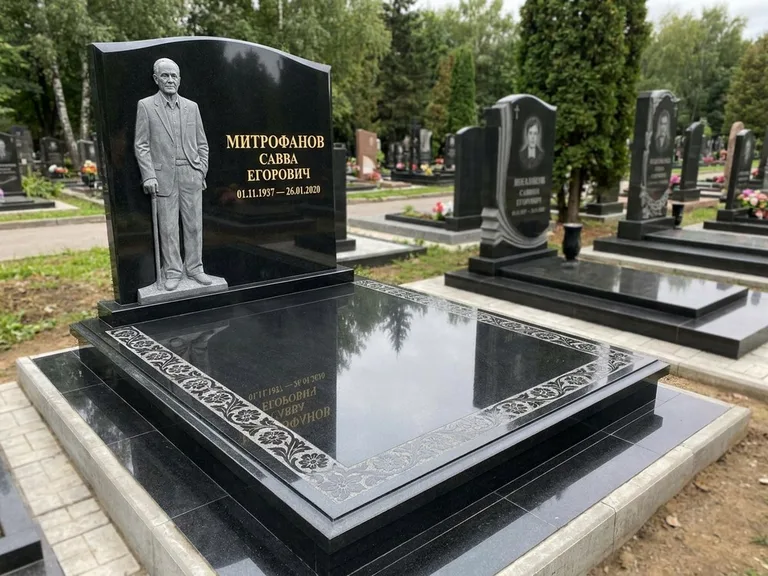 Памятник с барельефом — выполненная работа 48 в Калининграде
