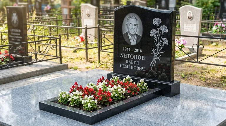 Памятник с гравировкой гвоздик — выполненная работа «Антонов» в Калининграде