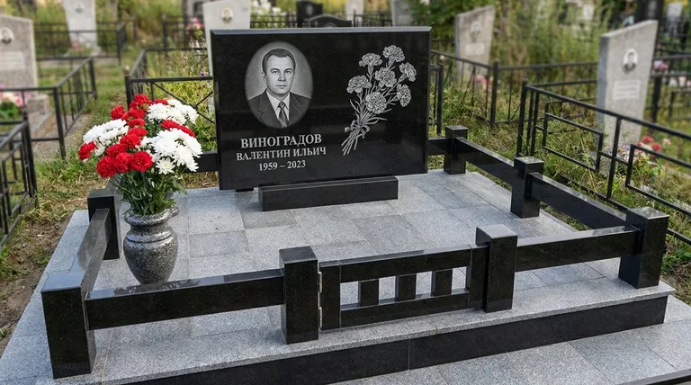 Памятник с гравировкой гвоздик — выполненная работа «Виноградов» в Калининграде