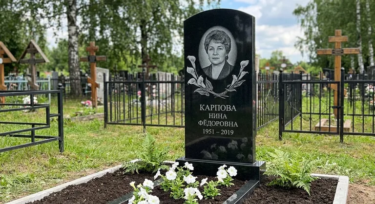 Памятник с гравировкой калл — выполненная работа «Карпова» в Калининграде
