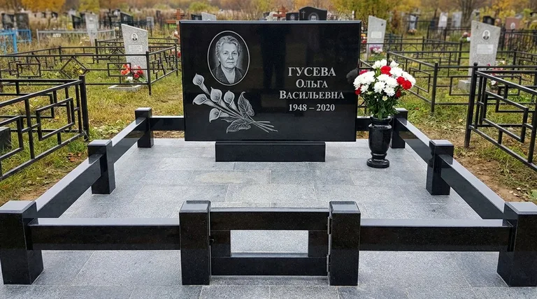 Памятник с гравировкой калл — выполненная работа «Гусева» в Калининграде