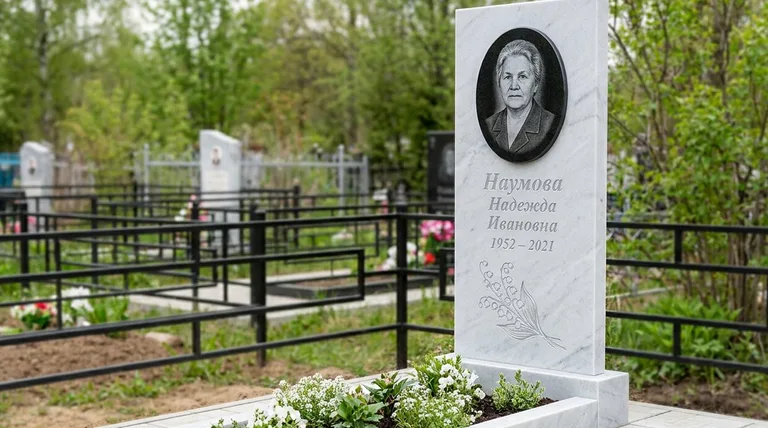 Памятник с гравировкой ландышей — выполненная работа «Наумова» в Калининграде