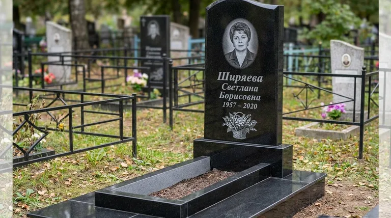 Памятник с гравировкой ландышей — выполненная работа «Ширяева» в Калининграде