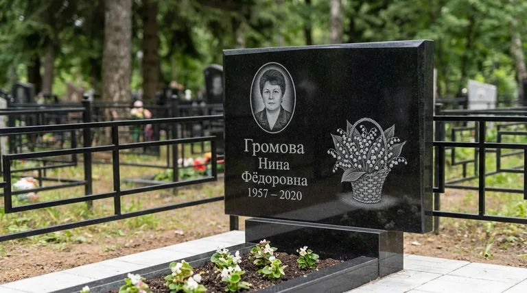 Памятник с гравировкой ландышей — выполненная работа «Громова» в Калининграде