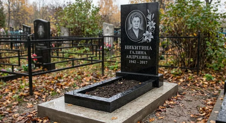 Памятник с гравировкой лилий — выполненная работа «Никитина» в Калининграде