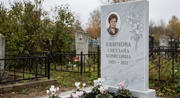 Памятник с гравировкой лилий — выполненная работа «Ефимова» в Калининграде