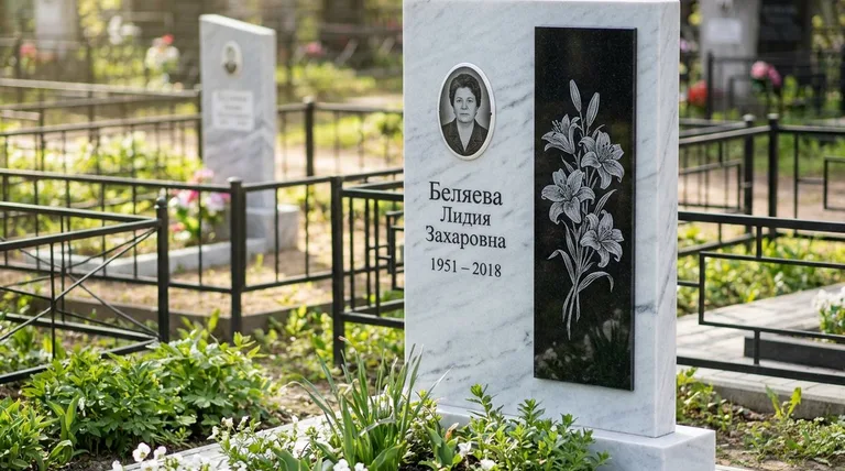 Памятник с гравировкой лилий — выполненная работа «Беляева» в Калининграде