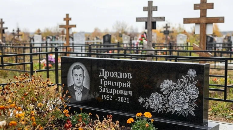 Памятник с гравировкой пионов — выполненная работа «Дроздов» в Калининграде