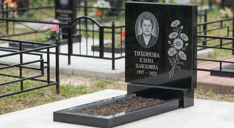 Памятник с гравировкой ромашек — выполненная работа «Тихонова» в Калининграде