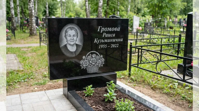 Памятник с гравировкой роз — выполненная работа «Громова» в Калининграде