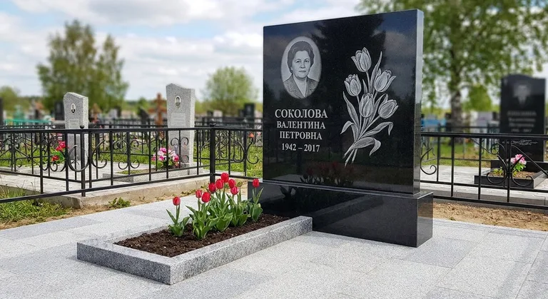 Памятник с гравировкой тюльпанов — выполненная работа «Соколова» в Калининграде