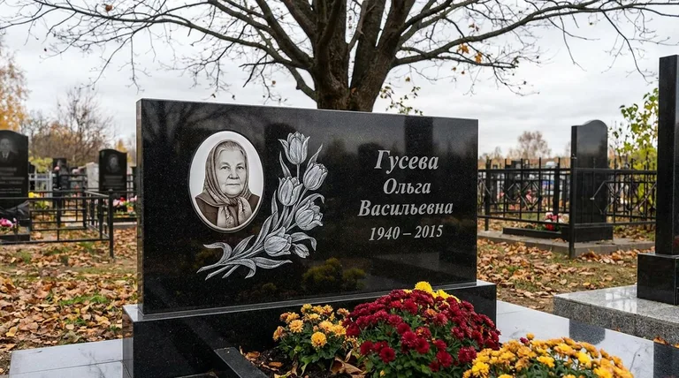 Памятник с гравировкой тюльпанов — выполненная работа «Гусева» в Калининграде