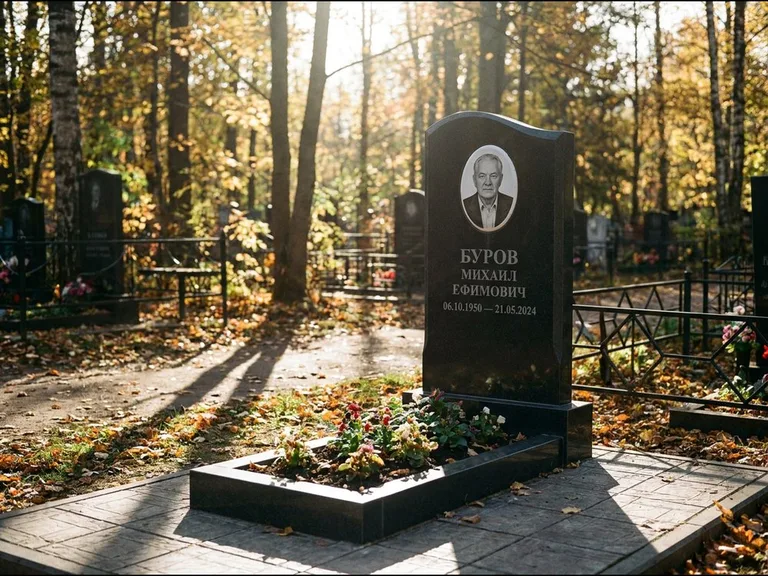 Овальный керамический портрет — установленная работа в Калининграде