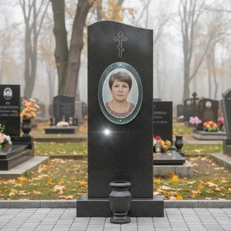 Овальный портрет на стекле 240×300 мм на памятнике в Калининграде