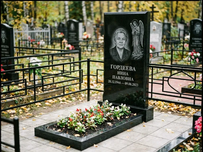 Памятник с гравировкой ангела — гравировка ангела-хранителя сбоку от портрета, работа «Гордеева» в Калининграде