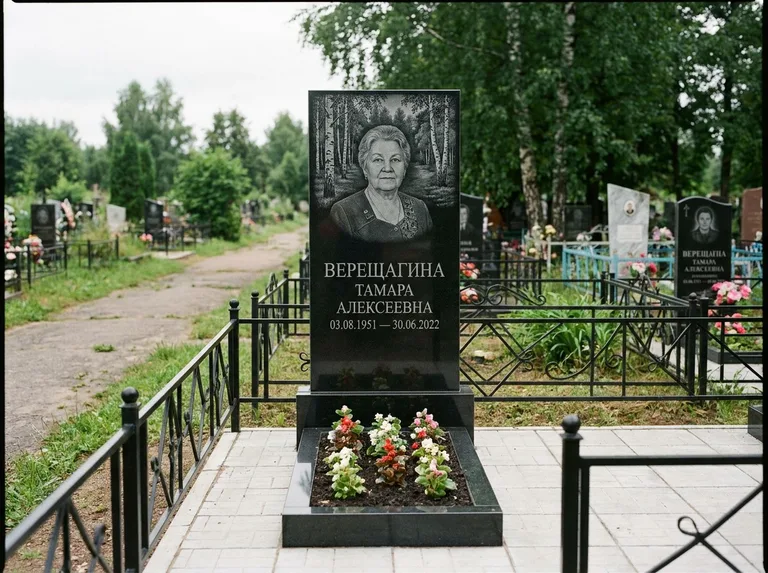 Памятник с гравировкой берёзы — гравировка берёзовой рощи в глубину, работа «Верещагина» в Калининграде