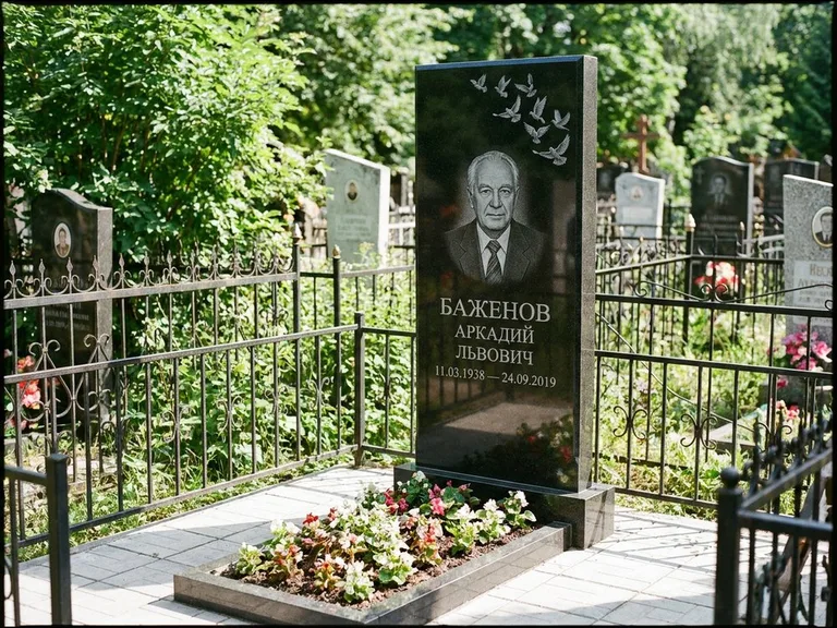 Памятник с гравировкой голубей — гравировка стаи голубей, взлетающей от угла стелы, работа «Баженов» в Калининграде