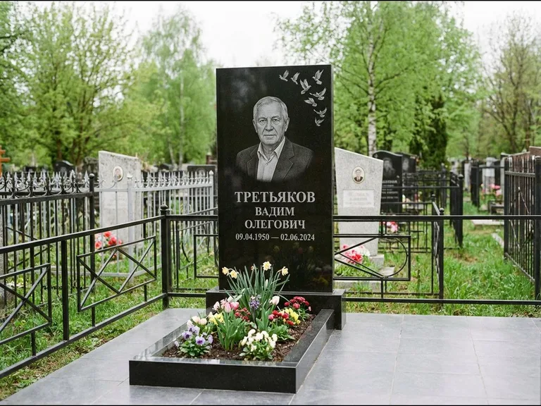 Памятник с гравировкой голубей — гравировка стаи голубей, взлетающей от угла стелы, работа «Третьяков» в Калининграде