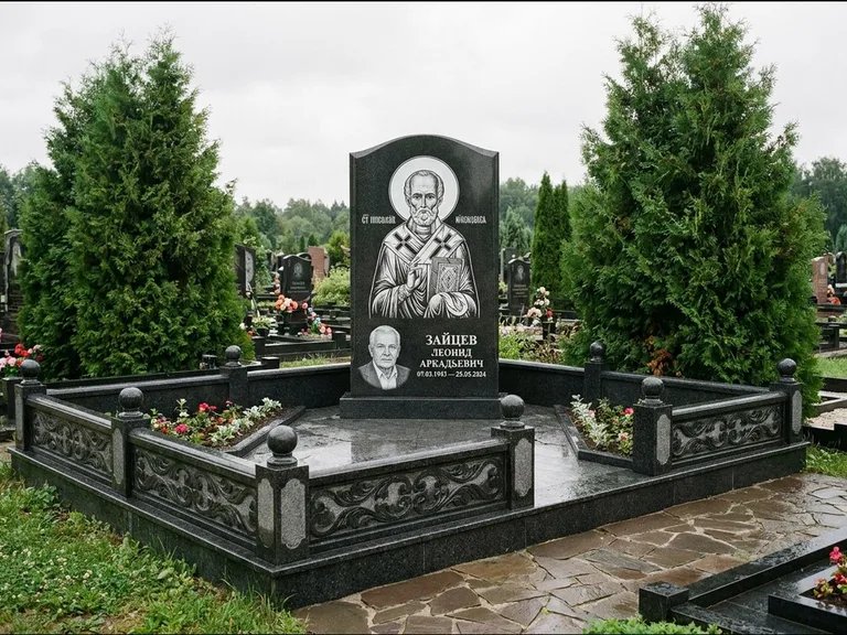 Памятник с гравировкой иконы: стела с гранитным столиком и скамьёй — Архангел Михаил на стеле, семейный участок с плиткой, работа «Верещагина» в Калининграде