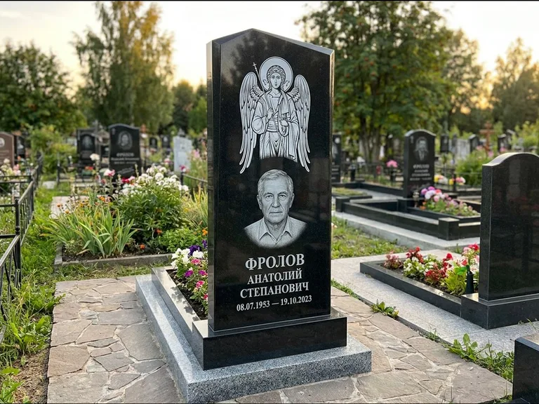 Памятник с гравировкой иконы — Владимирская икона Божией Матери с Младенцем, работа «Мельникова» в Калининграде
