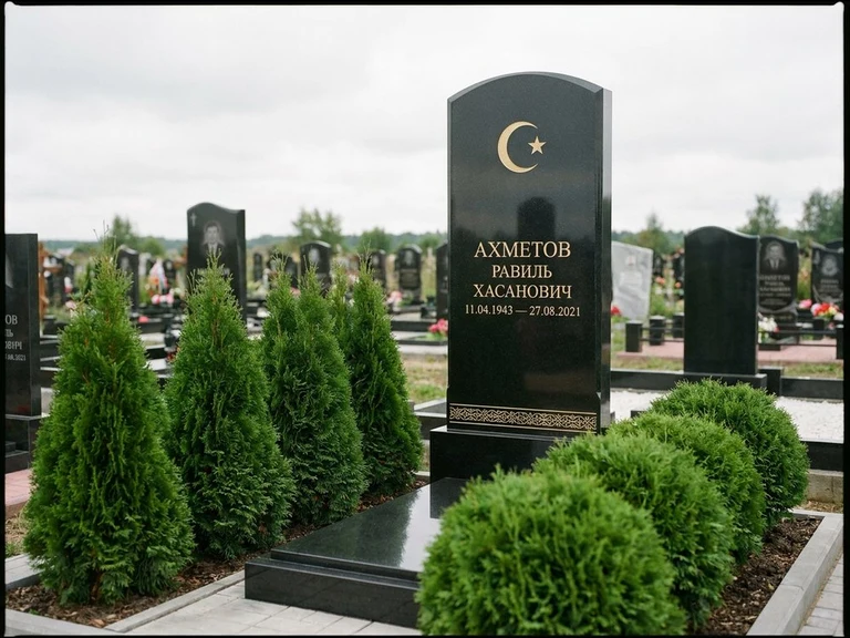 Гравировка полумесяца на памятник в Калининграде — памятник из чёрного гранита с гравировкой
