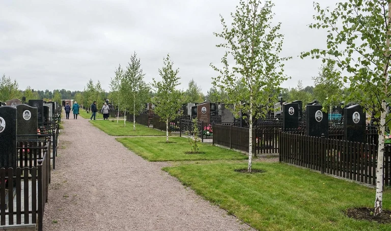 Памятники на кладбище Ячнево в Белгороде