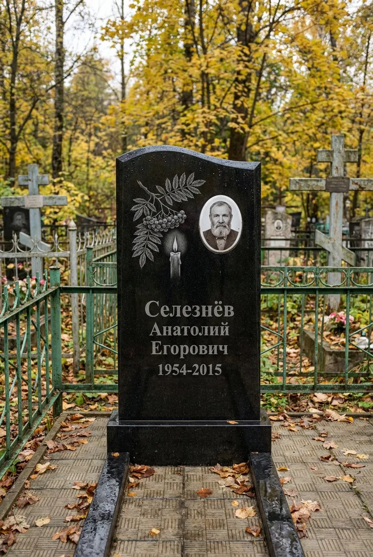 Памятник с гравировкой на Сибирском кладбище