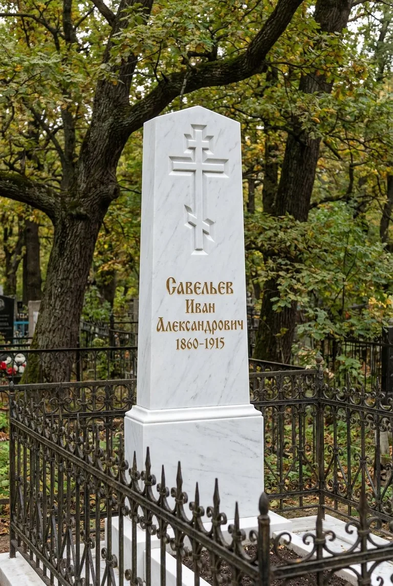 Мраморный памятник на Восточном кладбище
