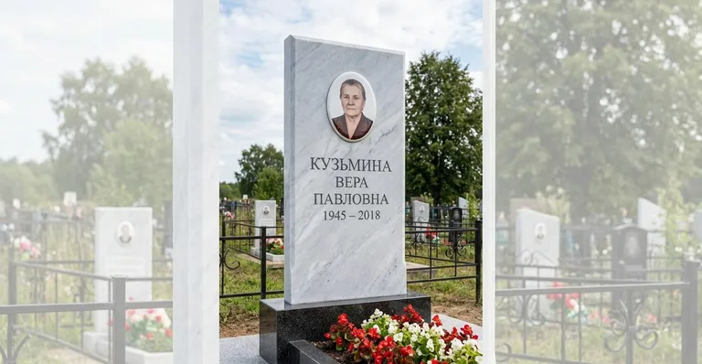 Семейный (двойной) памятник, Памятники мастерской «Мастер Каменев» на кладбищах Калининграда
