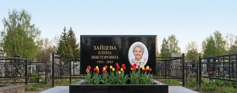 Гранитный памятник с портретом, Памятники мастерской «Мастер Каменев» на кладбищах Калининграда