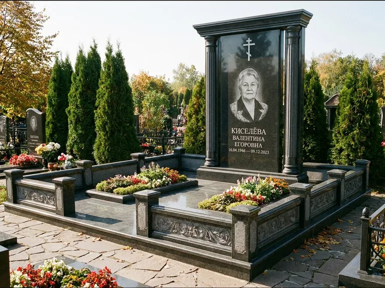 Памятник из чёрного гранита — стела с кельтским крестом с латинским крестом, работа «Ерофеева» в Калининграде