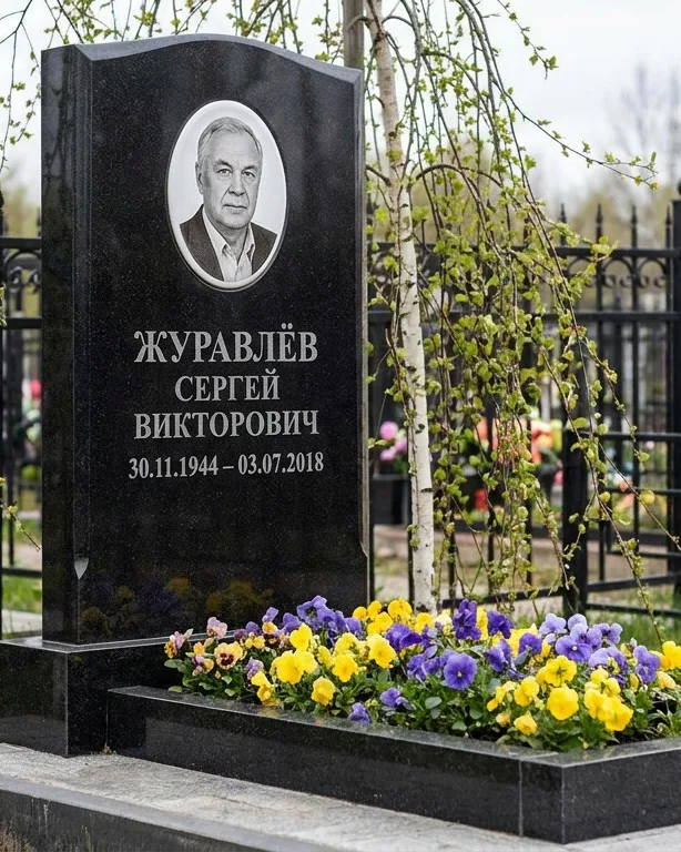 Вертикальный памятник под ключ с православным крестом в Калининграде