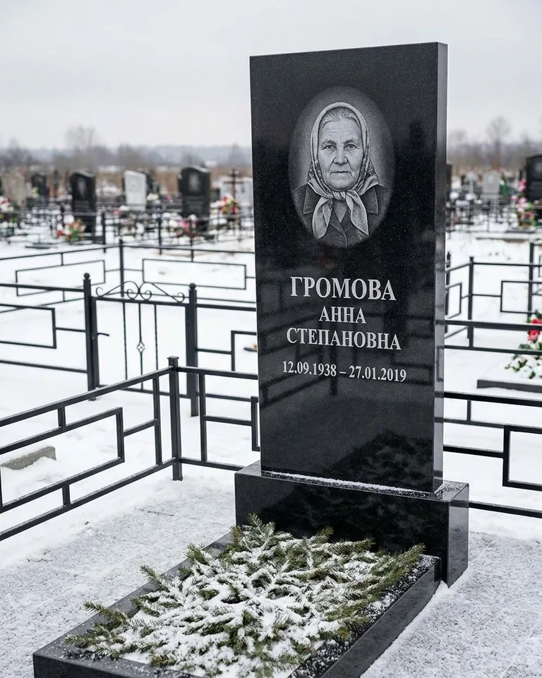 Простой вертикальный памятник под ключ зимой в Калининграде