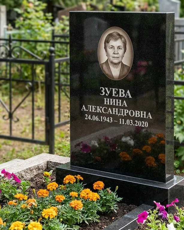 Горизонтальный чёрный гранитный памятник под ключ в Калининграде