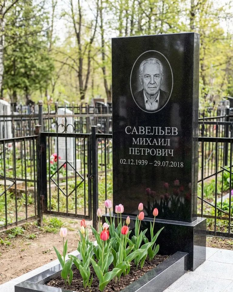 Горизонтальный памятник под ключ на гранитном основании в Калининграде
