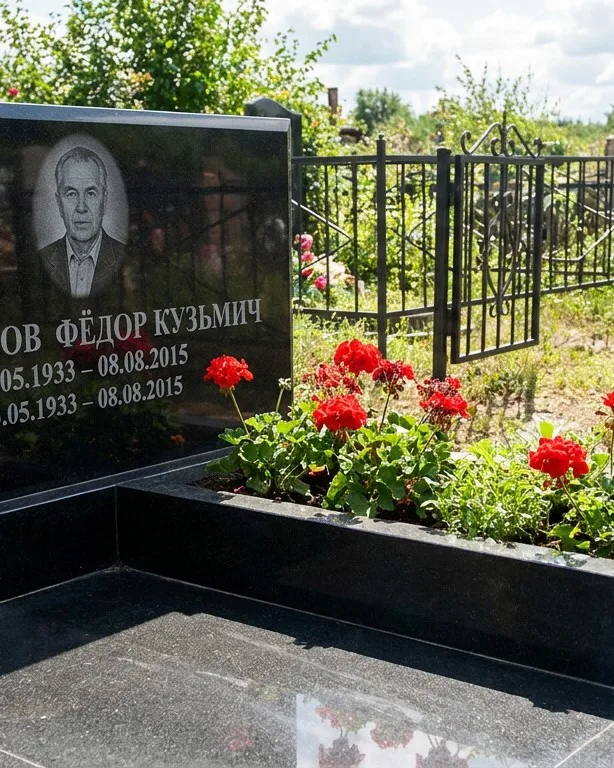 Двойной памятник под ключ с крестом в Калининграде