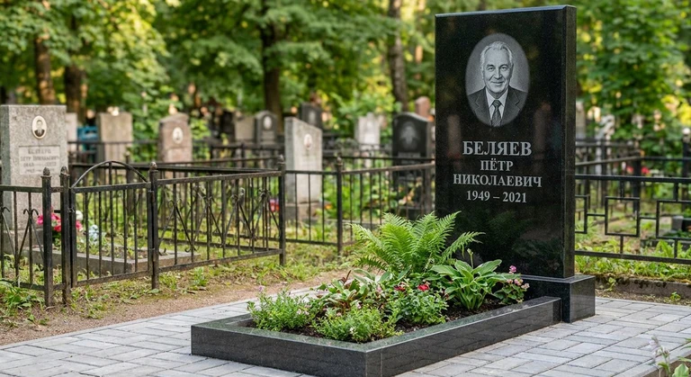 Памятник под ключ в Калининграде — гранитная стела с цветником и благоустройством, установлен под ключ