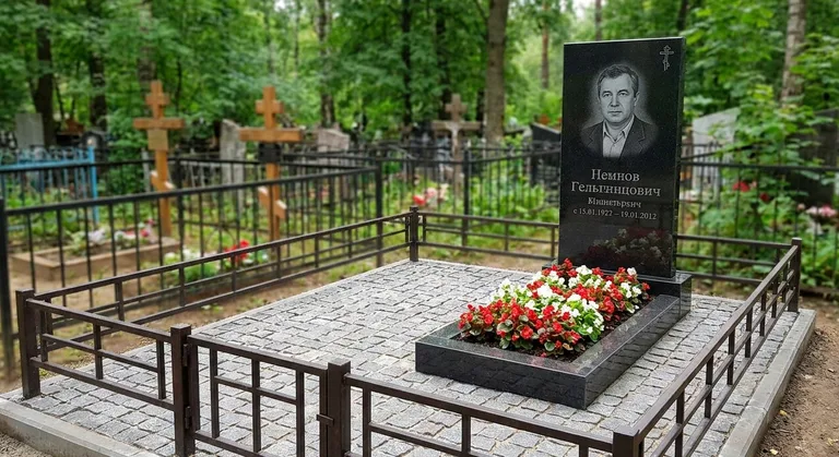Памятник под ключ с цветником и благоустройством в Калининграде