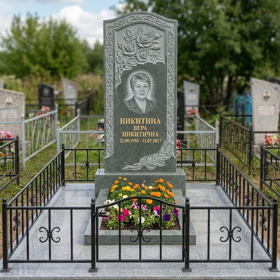 Резной памятник из серо-зелёного гранита
