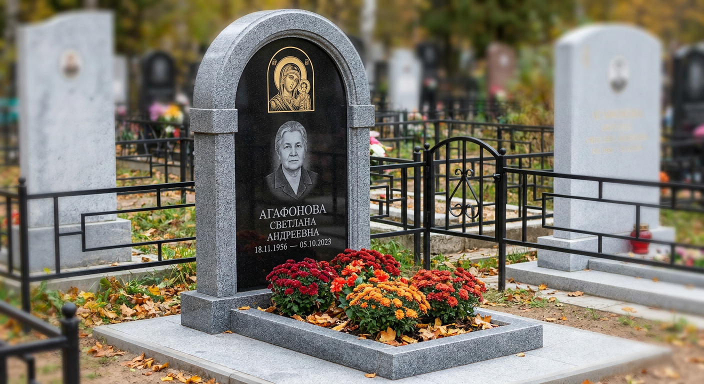 Пример дизайна: Комбинированный памятник в виде скалы с цветником — фото и цена